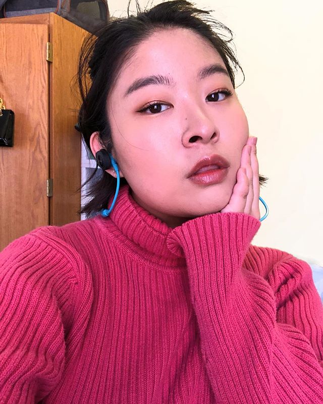 i filmed a &ldquo;i try to not look ded while sick&rdquo; grwm. Might edit and post. Might not. 
Sweater from @wornablevintage 💕

#vintage #vintagefashion #spring #glossier #anastasiabeverlyhills #urbandecay #nakedheat #fentybeauty #stila #milkmakeu