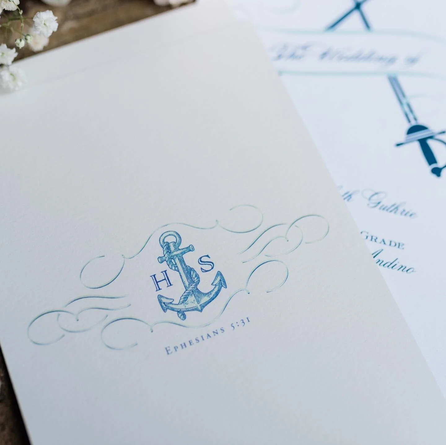 I love unique stationery sets! This one by @saltandpaperie gave the nod to the groom’s military career.
📷: @gkiaphoto