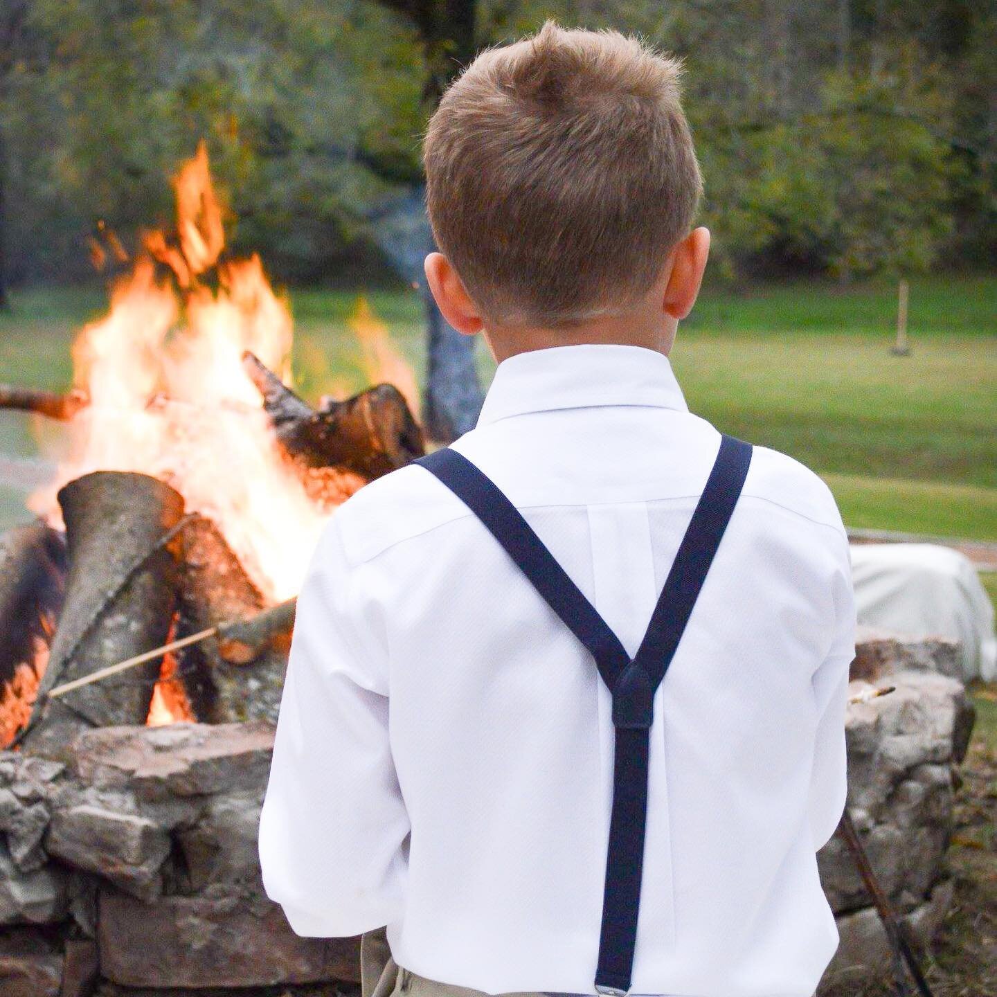 I&rsquo;m remembering this gorgeous wedding from fall 2017 today! This adorable little ring bearer was hanging out by the fire pit for most of the reception. I wish I was by a fire pit today! It&rsquo;s a chilly one! ❄️