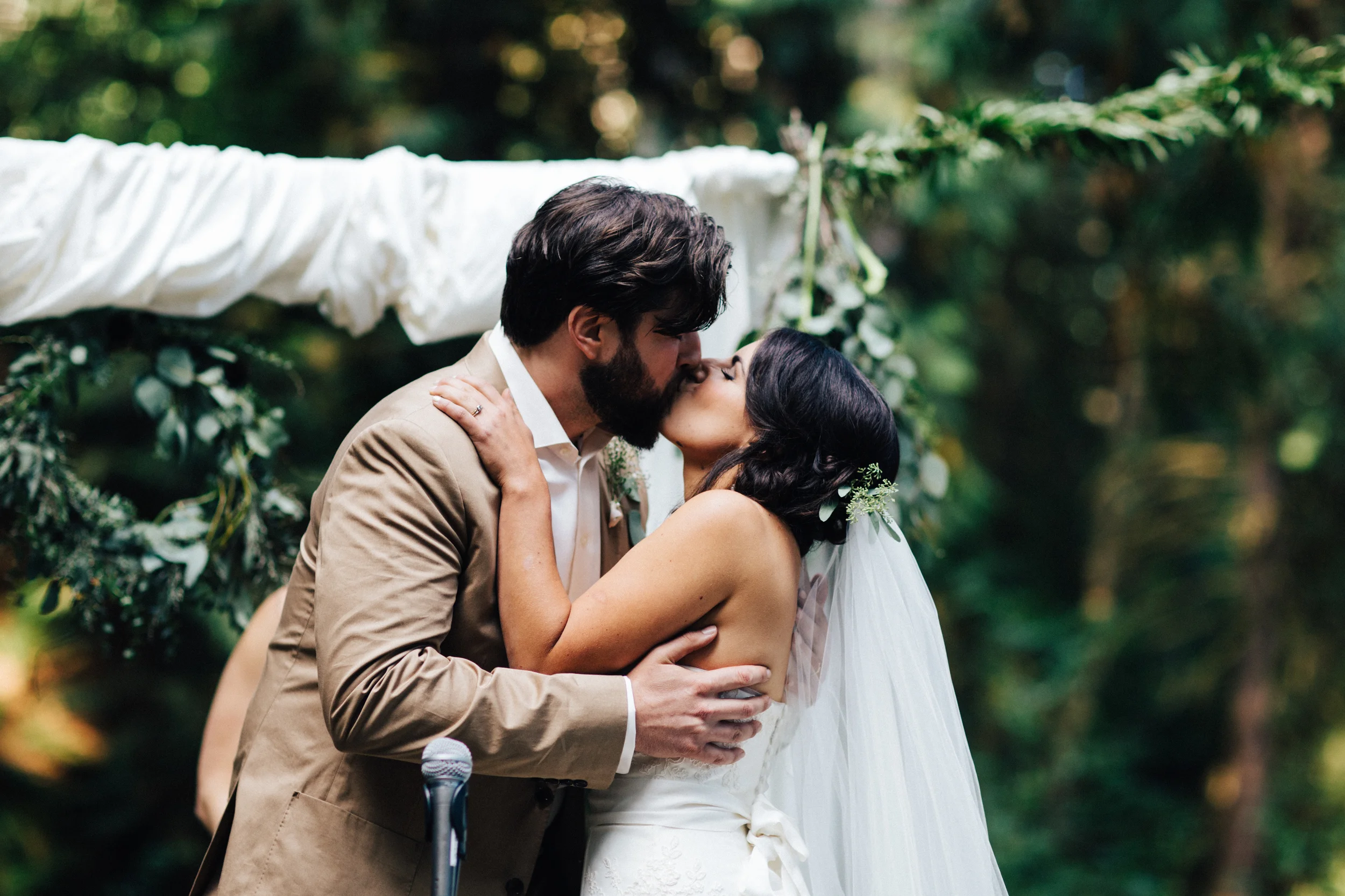 Tiffany + Trevor :: Oregon Wedding Photographer :: Horning's Hideout, North Plains, OR. 