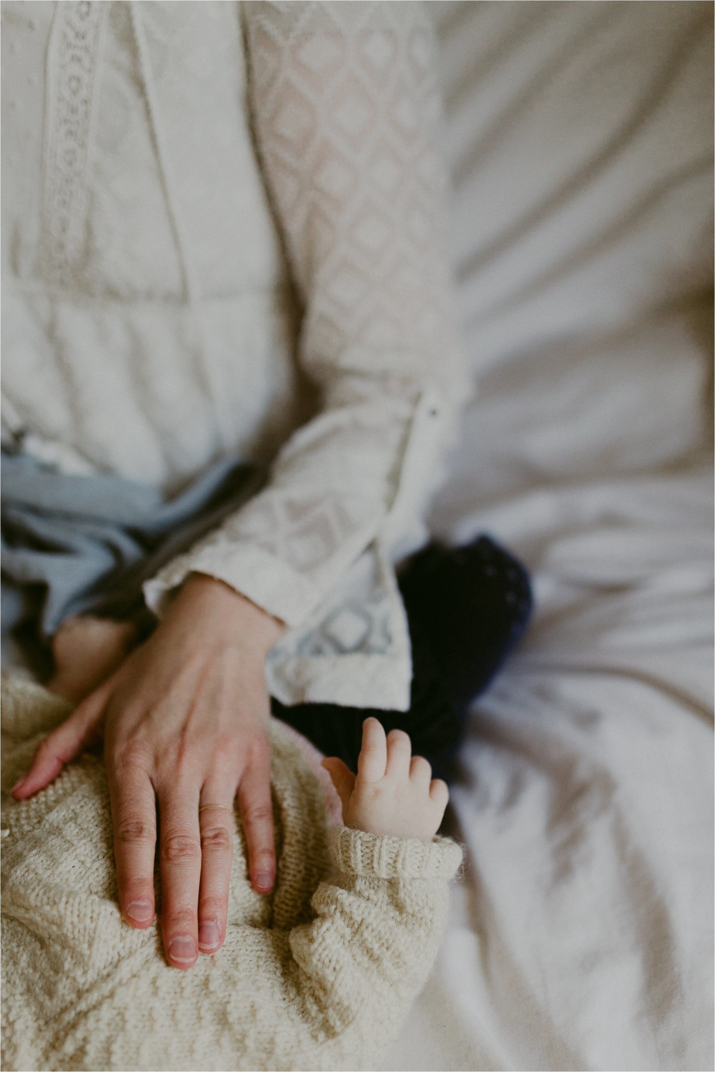 in-home-lifestyle-mama-and-baby-session-portland-family-photographer-3.jpg
