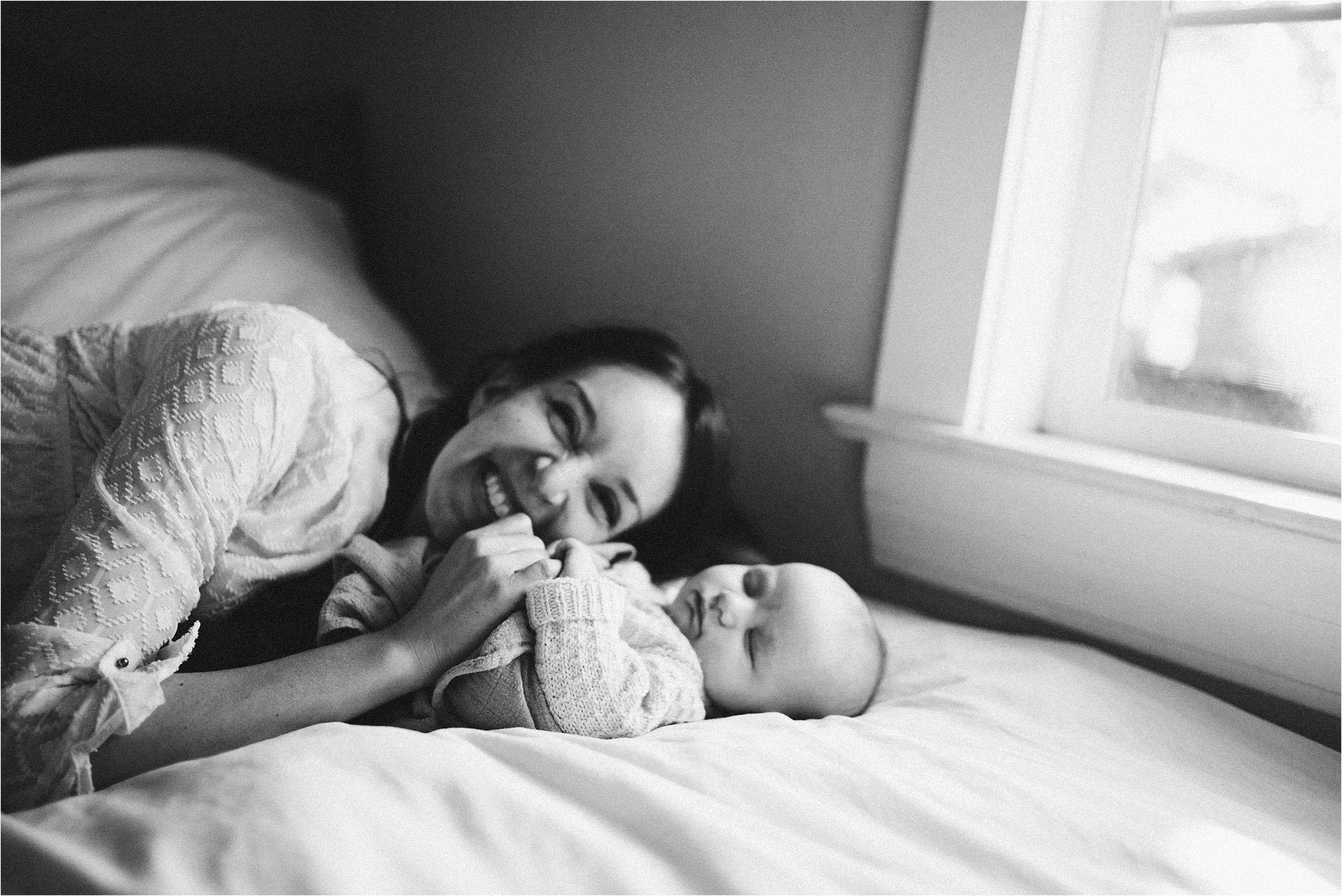 in-home-lifestyle-mama-and-baby-session-portland-family-photographer-11.jpg