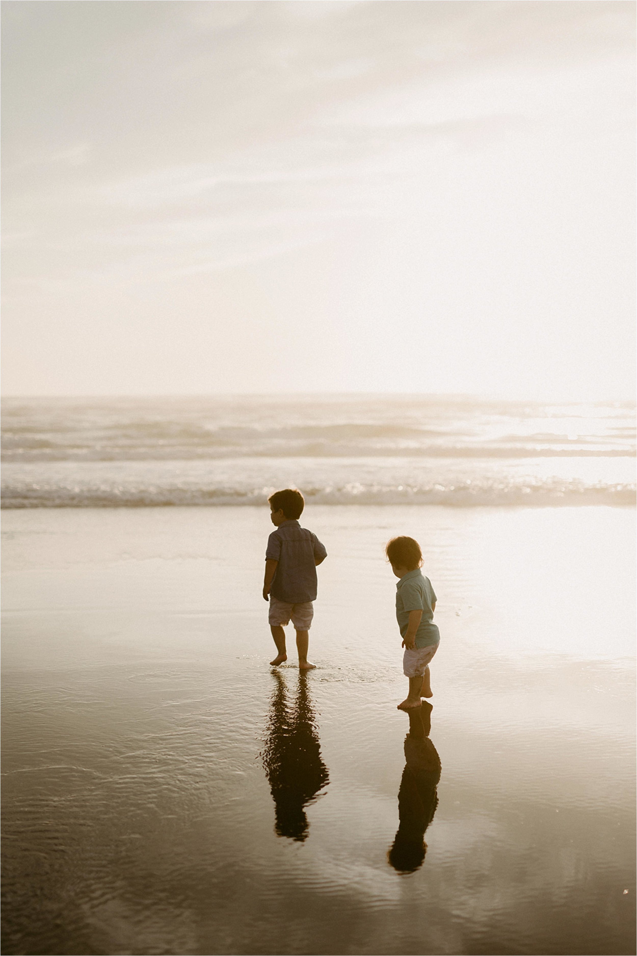 oregon-coast-dramatic-sunset-family-session_0005.jpg