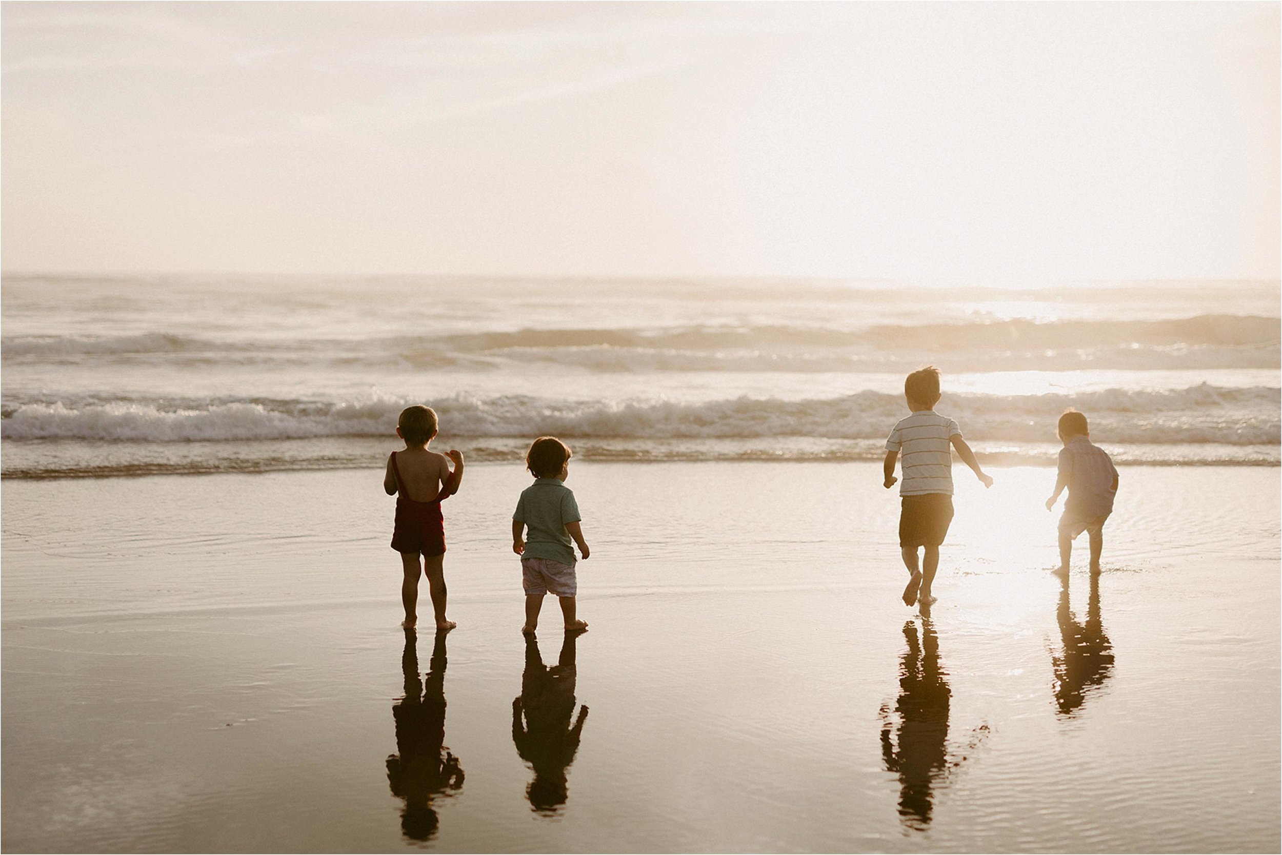 oregon-coast-dramatic-sunset-family-session_0012.jpg