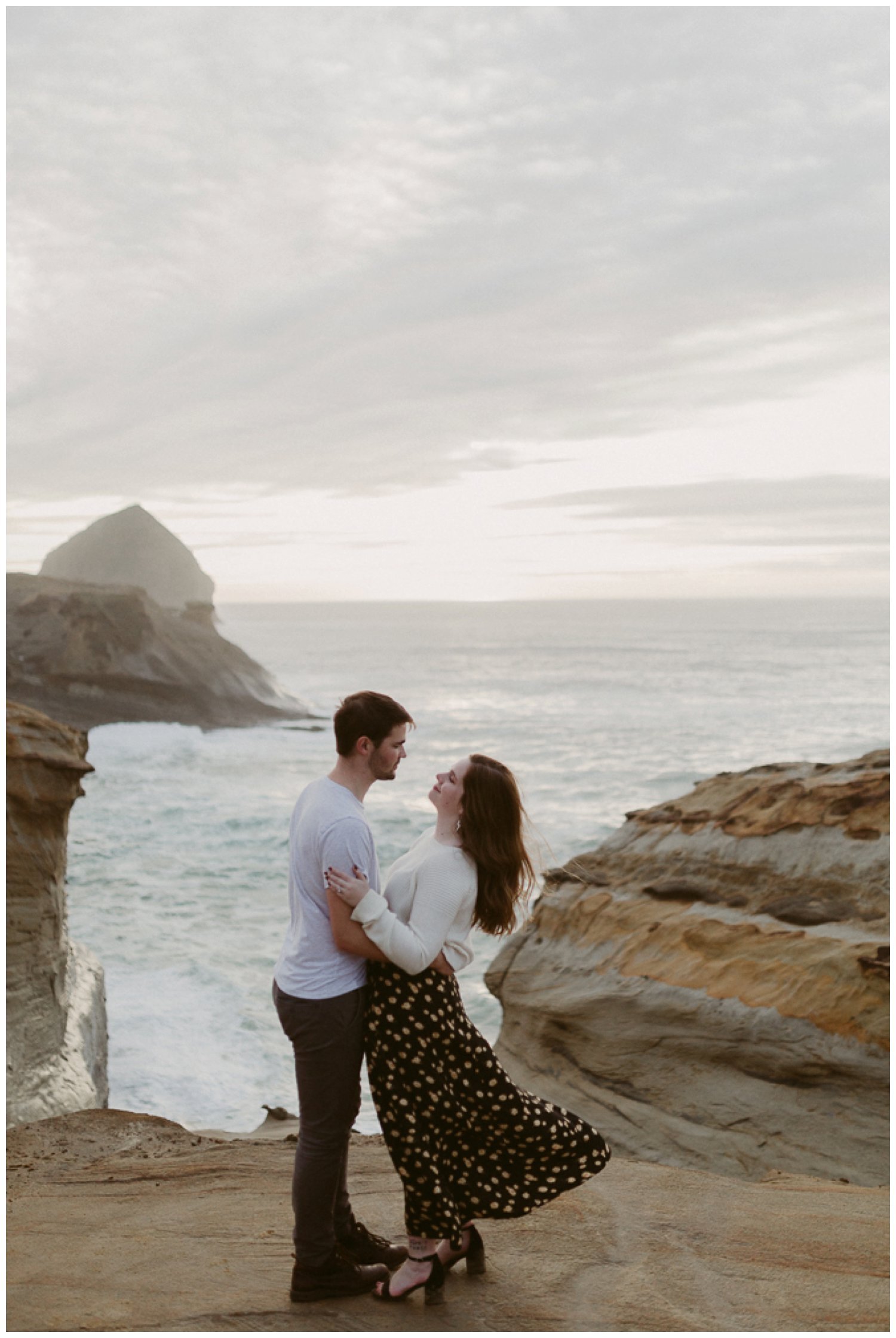 windy-oregon-coast-photo-session.jpg