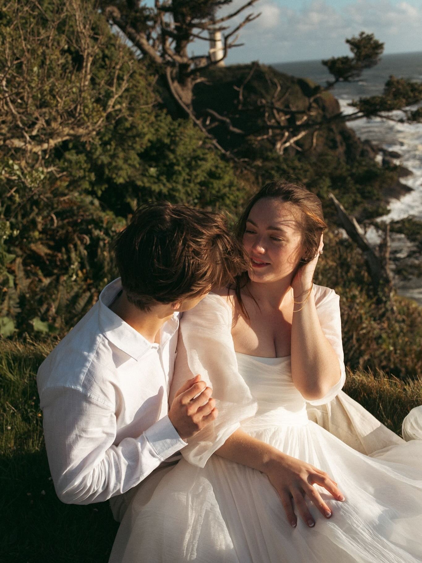 A few favorites from a recent courthouse Elopement near the Washington Coast.