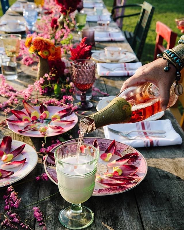 Come celebrate all things soulful, authentic, extravagant, playful, rebellious and bold. Tickets are on sale TODAY for our spring Feasts in the Field: Monday, April 1 and Tuesday, April 2. ✨
In the spirit of bringing people together, we’ll welcome New Orleans’ very own Kelly Fields of Willa Jean, joined by Cheetie Kumar of Garland in Raleigh, NC. These two wildly talented women will be bringing their unique and colorful culinary voices to our field.
✨
Get your tickets and read all the details about the Feasts, Rancho Mercado, the Headdress Workshop and more at ranchopillow.com or follow the link in our profile. We’ll see you at Rancho!
#antiquesfair #goingtoroundtop #visitroundtop #roundtop #feastsinthefield #ranchopillow #marburgerfarm #marburger