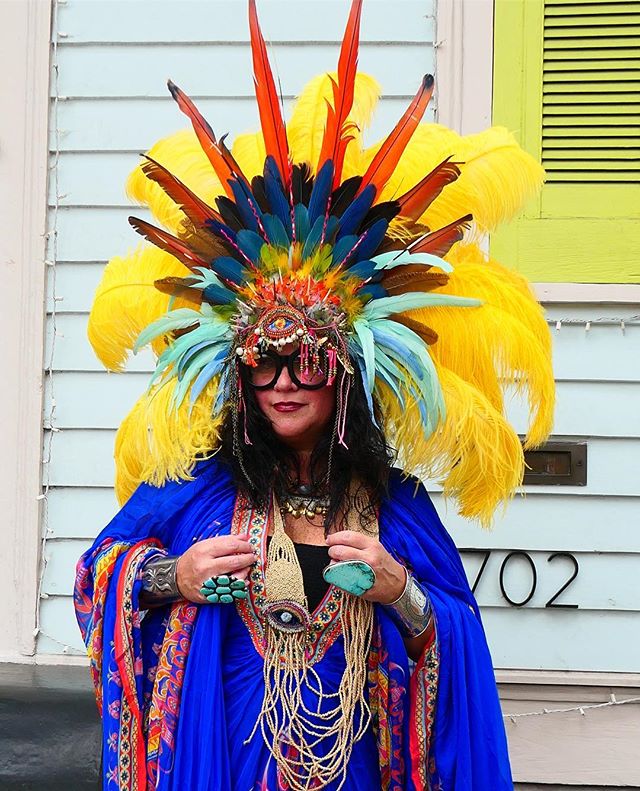Oh how I love a good headdress. The brilliant and bold artist and master costumer from New Orleans @ellenmacomber will be hosting two HEADDRESS WORKSHOPS at Rancho on the days of our Feasts April 1 and 2. Tickets are online — come join us from 2:00 to 5:00 for some serious fun.
✨
Feasts are sold out, but the bar is open and we’re pouring complimentary champagne during the workshop, and taking your gorgeous portraits in the pasture to follow. Come create your very own magic with us.
✨
📷 @dickcecil in my headdress commission for Mardi Gras by @fauxtale with jeweled ornaments by @depetra. Thank you both for making dreams come true. Come see DePetra’s creations at the mercado next week.
#feastsinthefield #roundtop #roundtoptexas #marburgerfarm #exploreroundtop