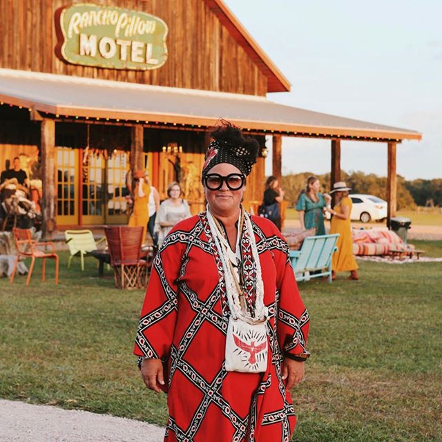 In case you missed it: a gorgeous bazaar representing artisans from 19 countries, magical food stalls courtesy of beautiful chefs and humans, caviar and east coast oysters on the porch shucked by one of the dearest people, gelato carts cruising the pasture, fireside chats and music and laughter late into the night. Two full days and nights guiding both old friends and new ones to a few of my favorite dealers. Even after decades of treasure hunting down Hwy 237, our pop-up champagne tailgates in the fields never get old. Thanks to my team who make the tiniest details matter so much, and everyone who came to share these nights with us. If you haven’t experienced Round Top yet, come do it Rancho Pillow-style. ✨🌈☀️🍾🎪
#feastsinthefield #roundtopantiqueshow #roundtop