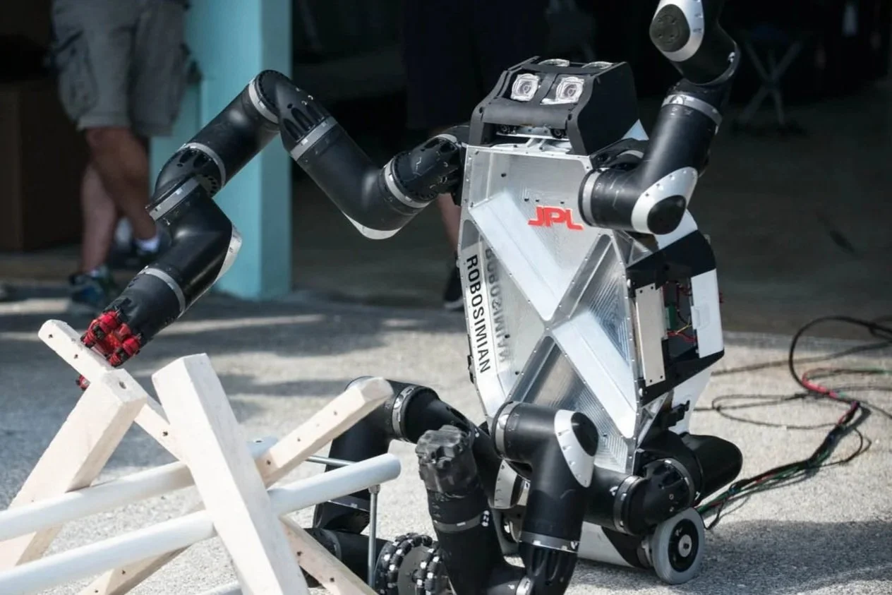  NASA Jet Propulsion Lab - RoboSimian   Product Design Lead  Terrestrial robot demo for disaster recovery  Learn More  