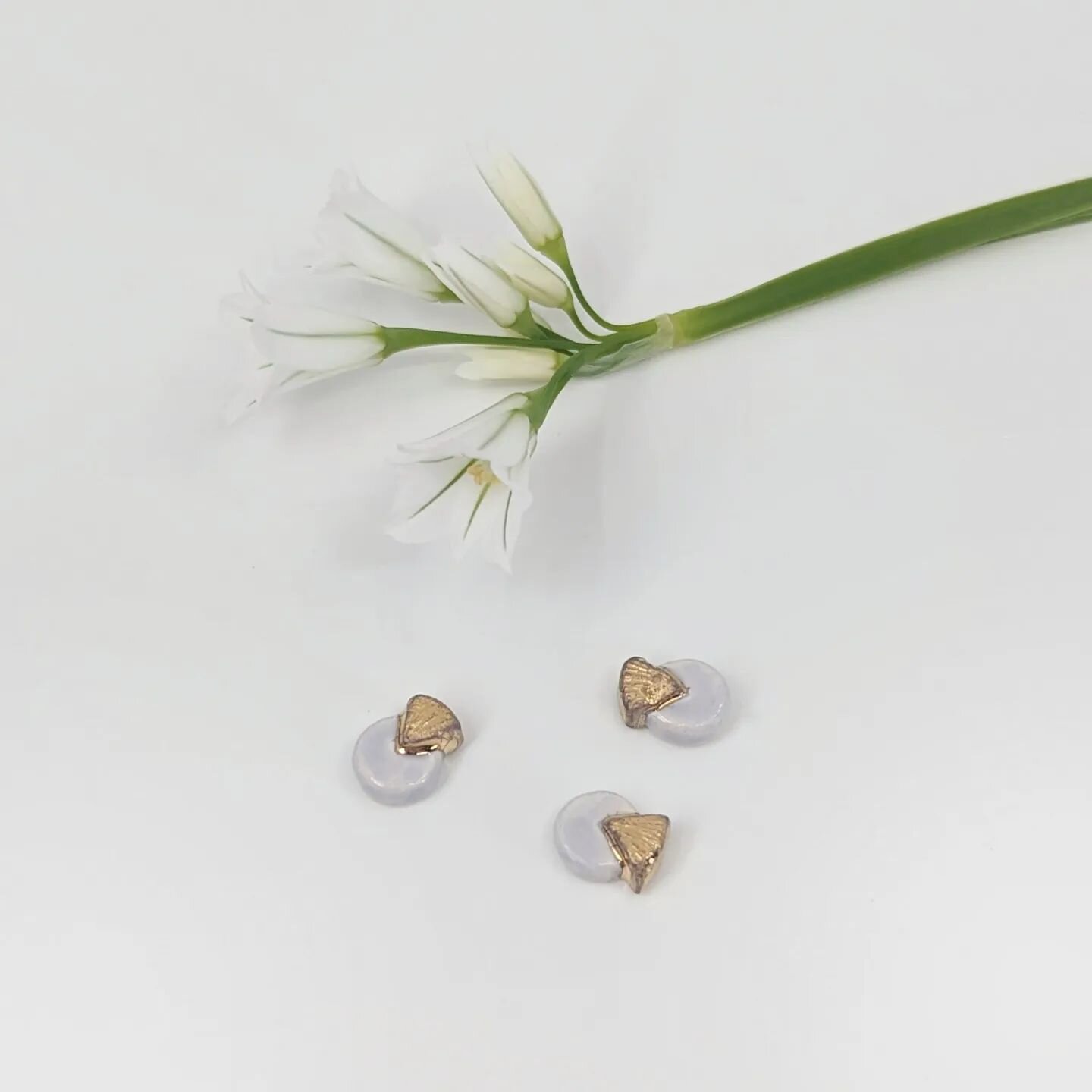 💜🐰New for SPRING 🌞💚 We are happy to share the new Deco Collection with y'all finally! These mauve studs will be available soon. Each stud is hand sculpted from porcelain, kiln fired and mounted on 925 sterling silver posts.
.
.
.
#jewelry #handma