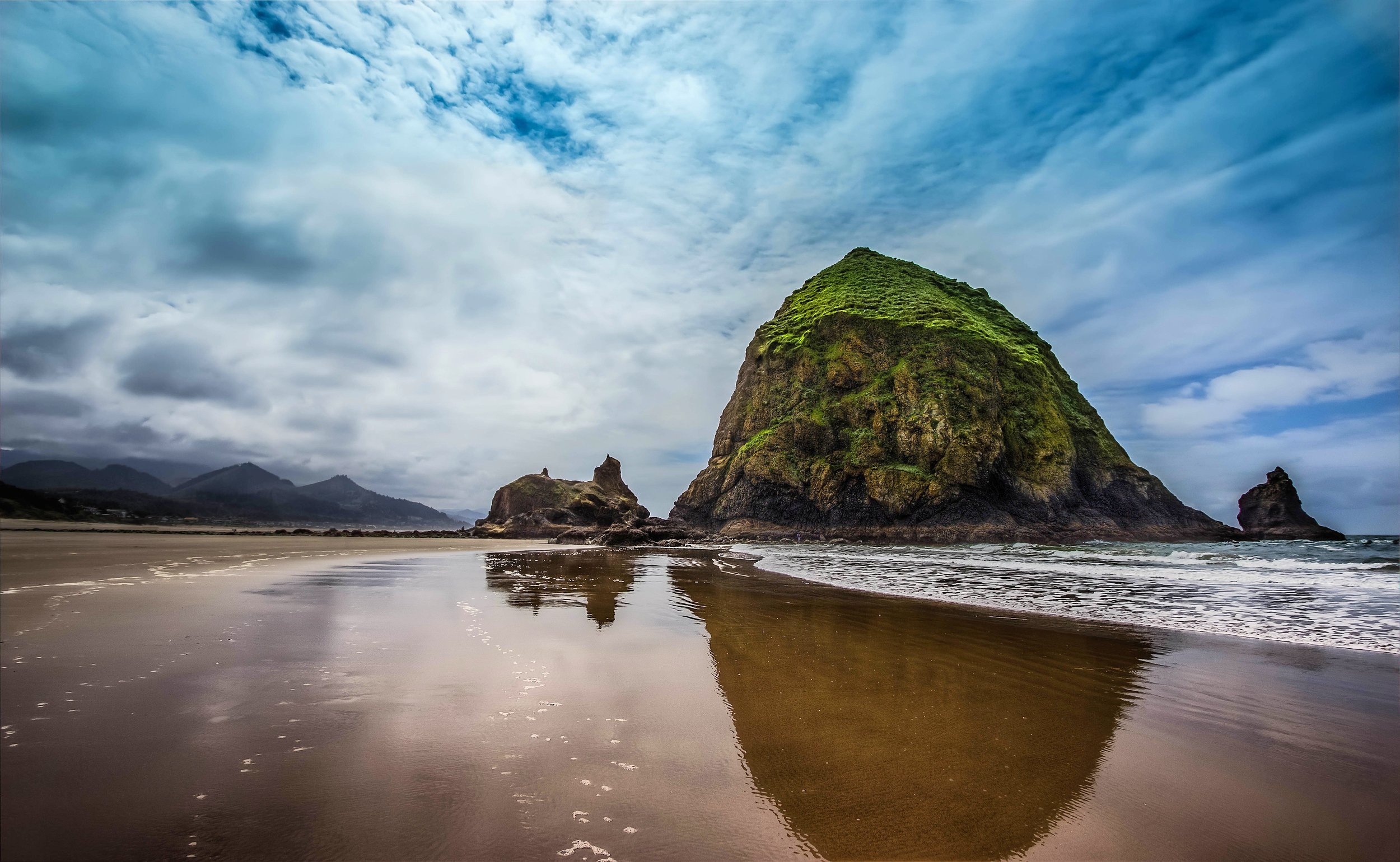 Haystack_Rock_Oregon.jpg