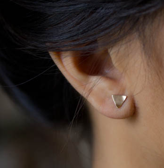 TRI-ANGLE-CURVE-EARRINGS-BRONZE-1.png