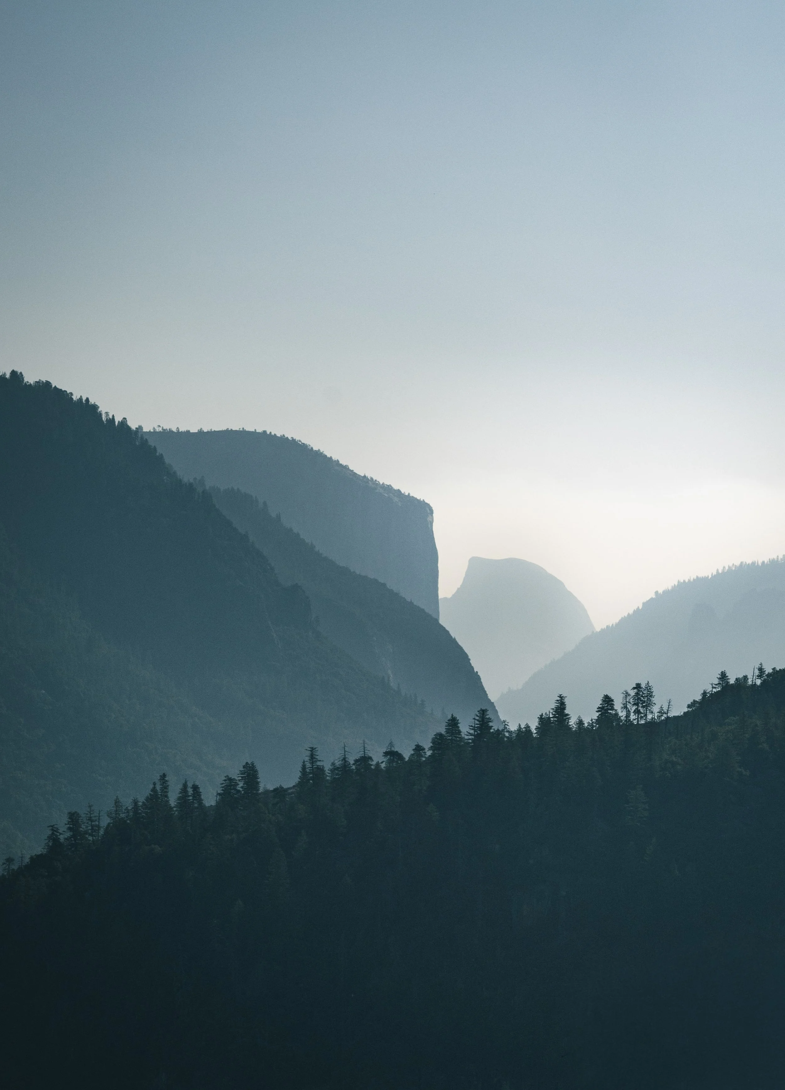 hazy view of half dome and the Yosemite valley