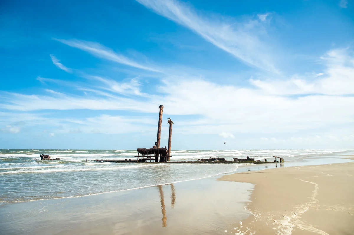 Sunken ship in Casino Beach, the longest beach in the world, Rio Grande do Sul, Brazil, Dec 2014 © Dosfotos