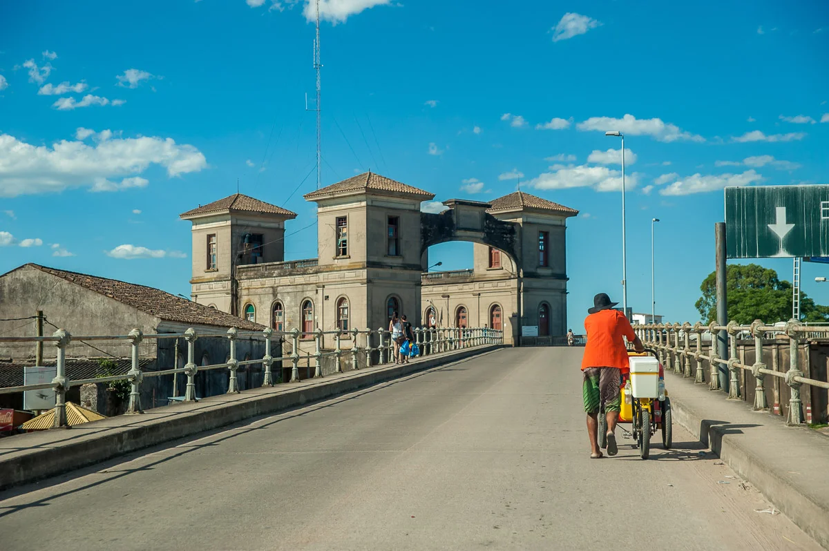 Jaguarao, border between Brazil and Uruguay, Dec 2014 © Dosfotos