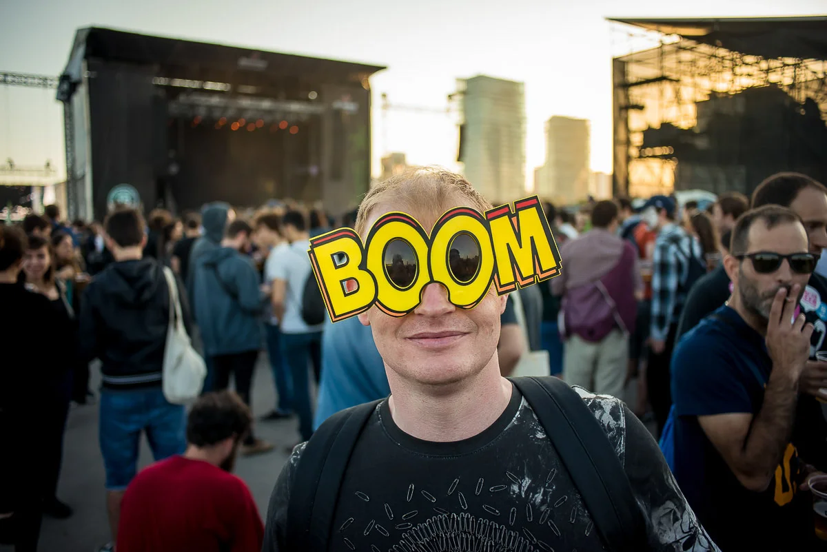 Festival goer with funny glasses, Primavera Sound, Parc del Forum, Barcelona, Catalonia, Spain, 28/05/2015 © Dosfotos