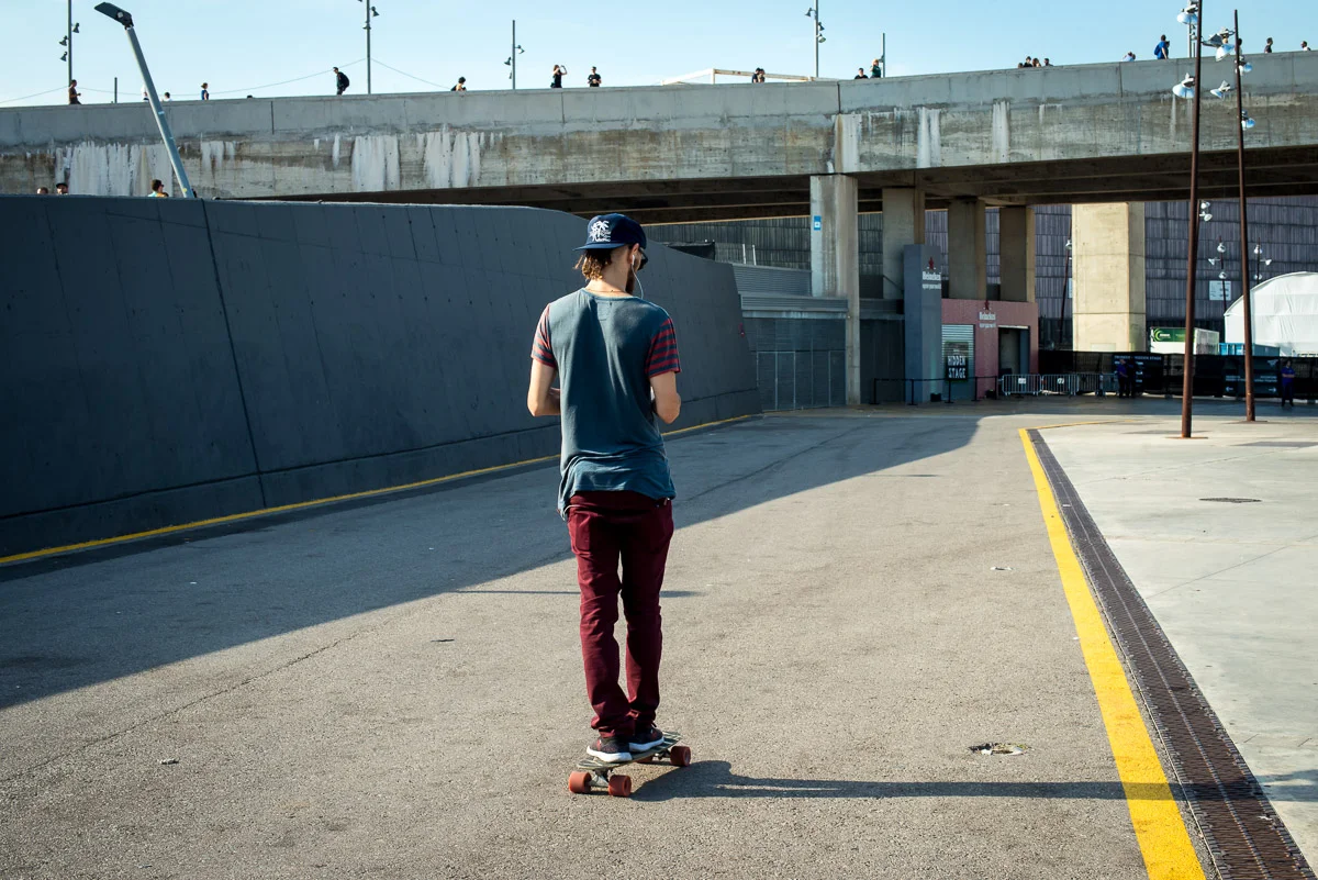 Festival goer skating, Primavera Sound, Parc del Forum, Barcelona, Catalonia, Spain, 29/05/2015 © Dosfotos