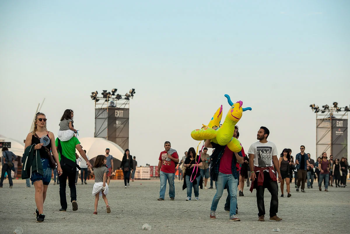 Festival goers carring an inflatable toy, Primavera Sound, Parc del Forum, Barcelona, Catalonia, Spain, 30/05/2015 © Dosfotos