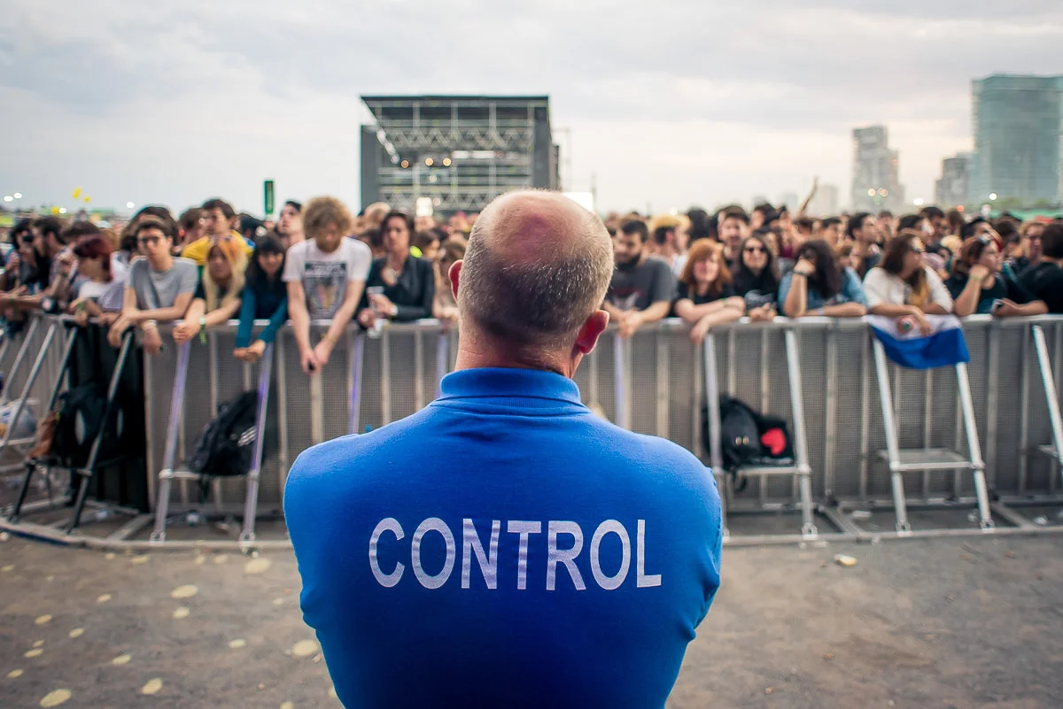 Festival goers being watched, Primavera Sound, Parc del Forum, Barcelona, Catalonia, Spain, 30/05/2015 © Dosfotos