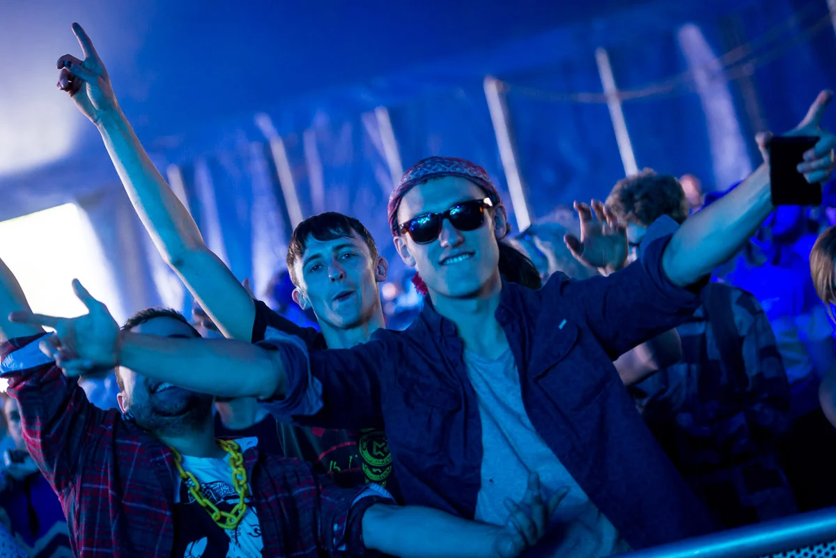 Festival goers dancing, Field Day, Victoria Park, London, UK, 06/06/2015 © Dosfotos