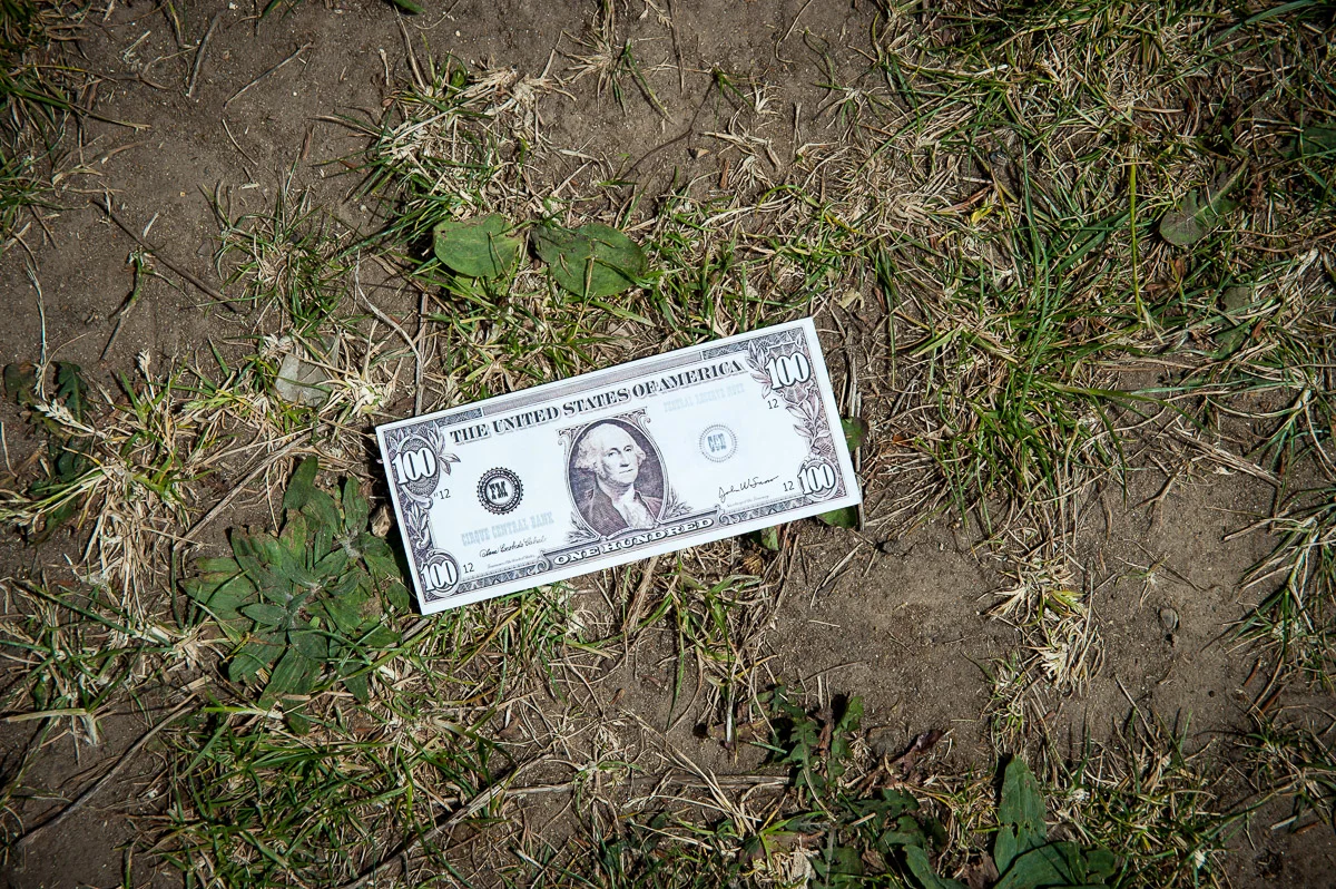 Dollar bill on the floor, Field Day, Victoria Park, London, UK, 06/06/2015 © Dosfotos