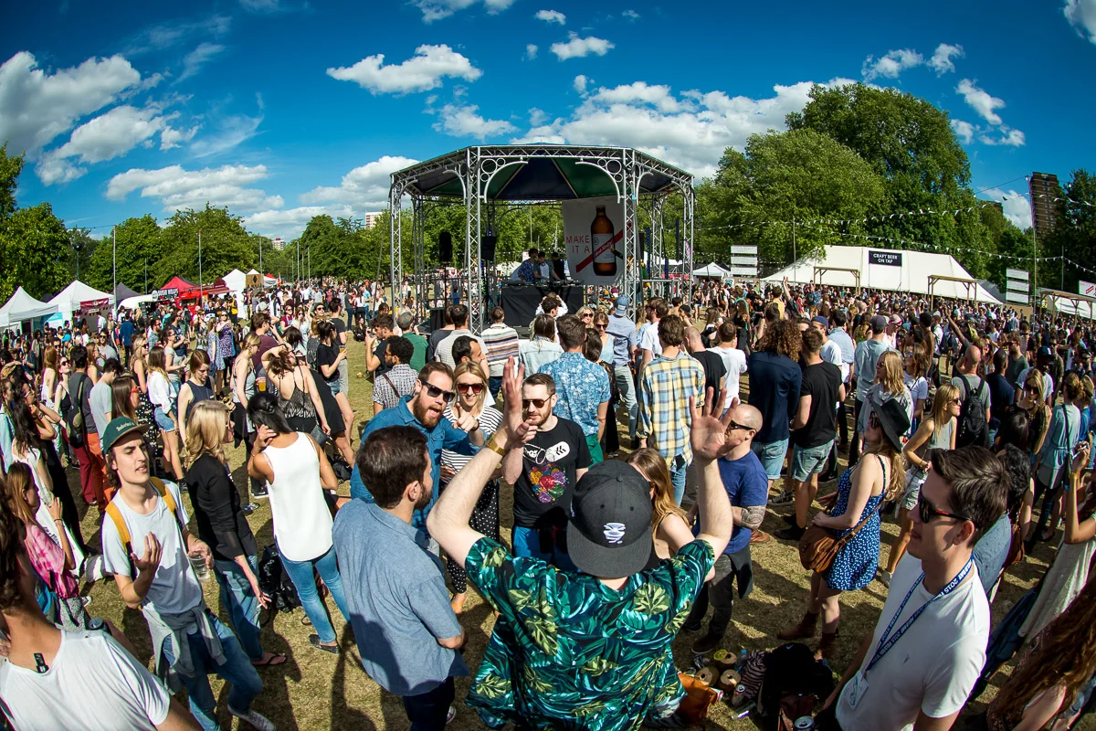 Festival goers, Field Day, Victoria Park, London, UK, 06/06/2015 © Dosfotos