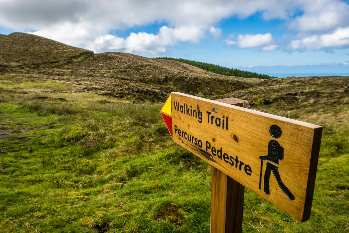 Walking trail sign, Sete Cidades, Sao Miguel, Azores, 29/03/2016 © Dosfotos