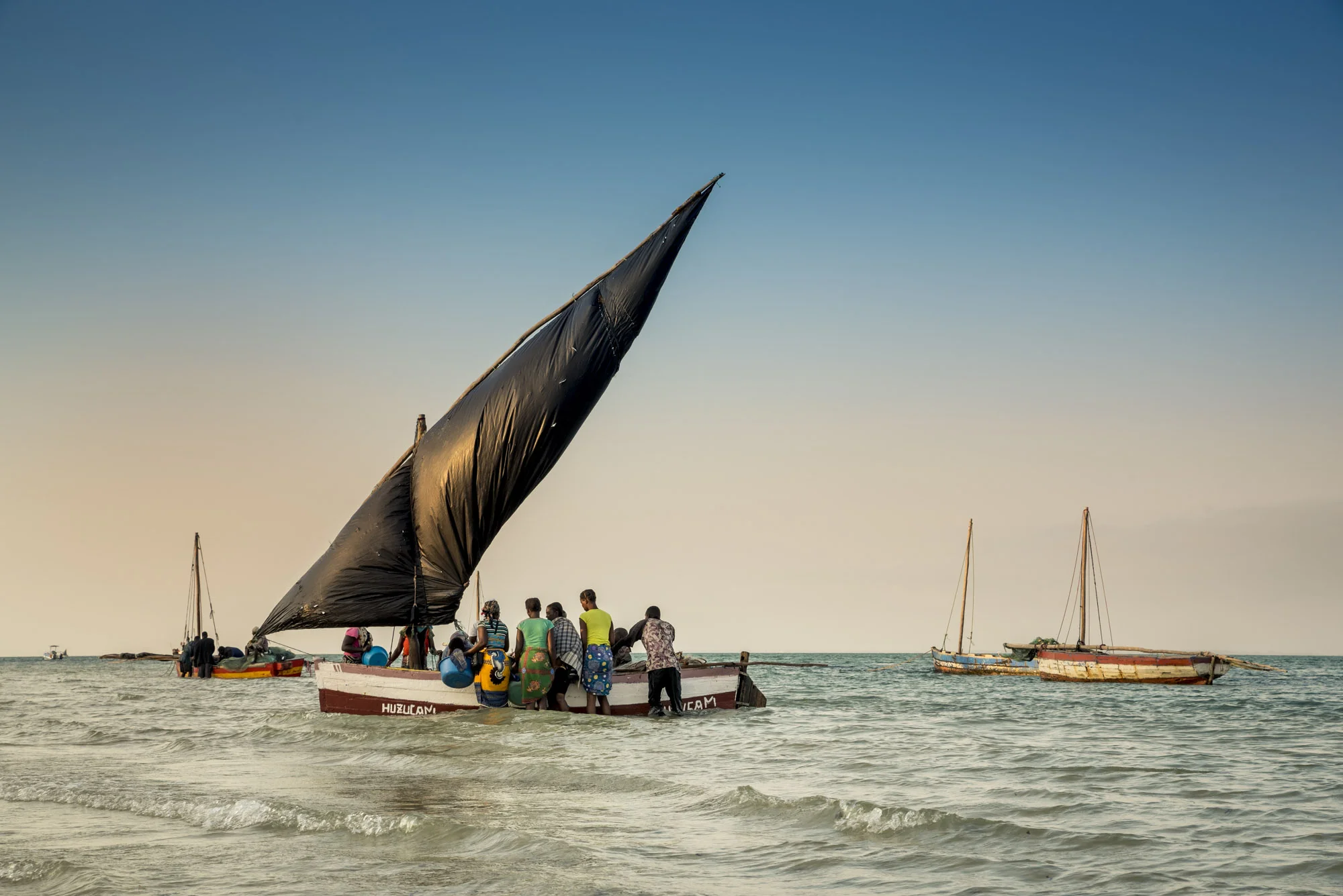 Dhow in Vilanculos beach, Bazaruto Archipelago, Mozambique, 22/08/2016 © Dosfotos