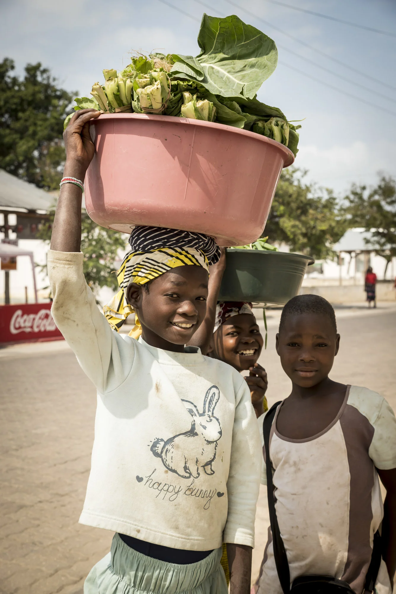 Kids selling vegetables on the street, Vilanculos, Bazaruto Archipelago, Mozambique, 22/08/2016 © Dosfotos