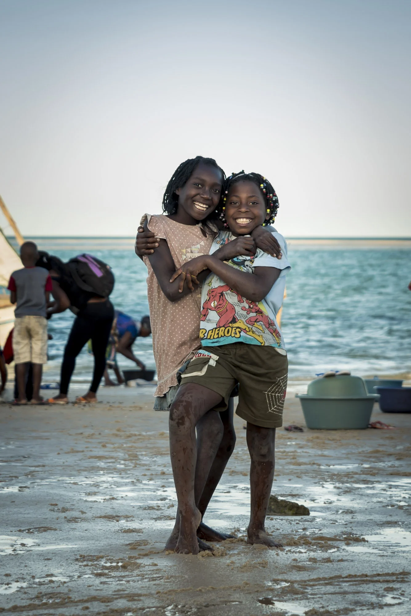 Local children possing in Vilanculos beach, Bazaruto Archipelago, Mozambique, 24/08/2016 © Dosfotos