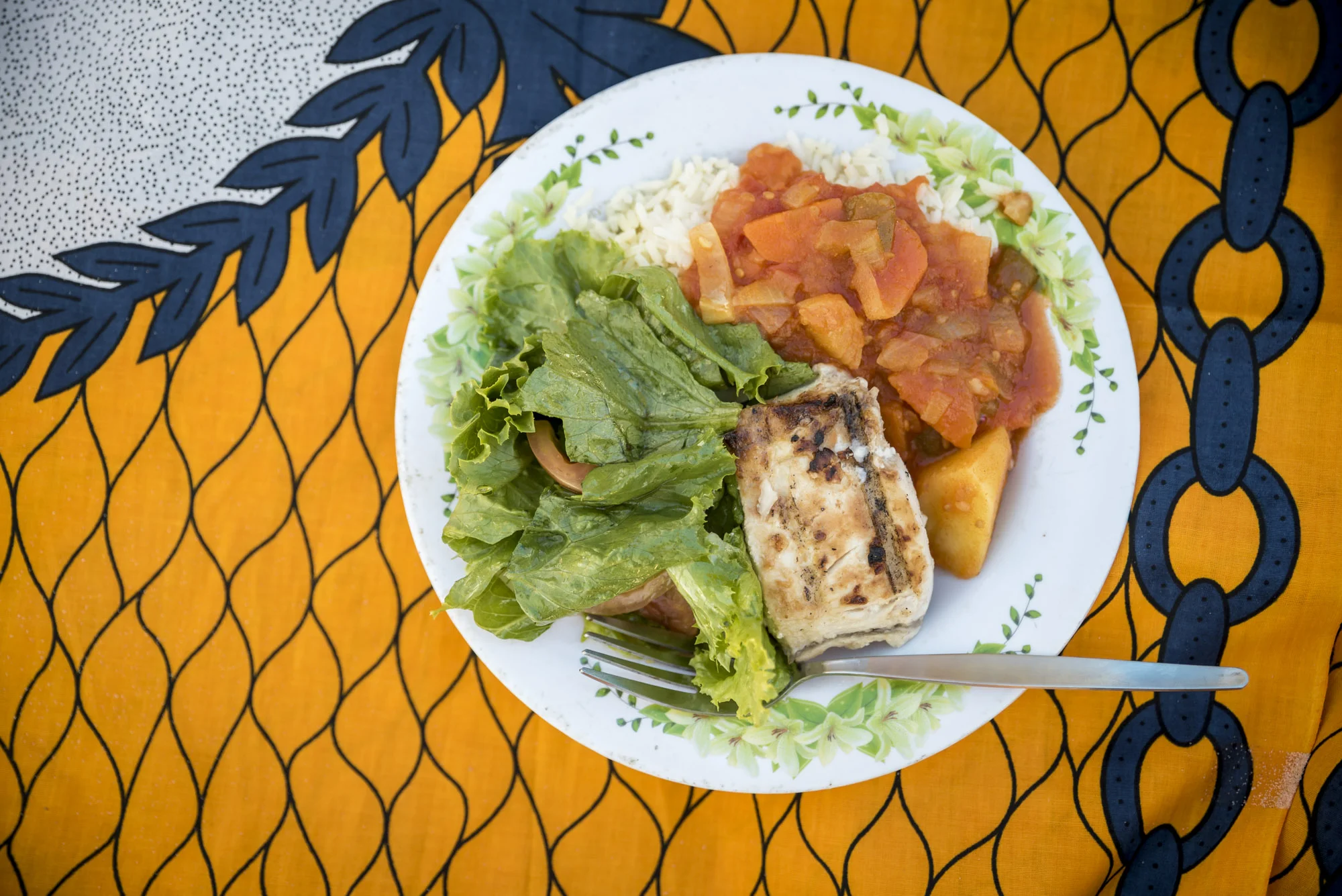 Healthy meal prepared by locals, Bazaruto Island, the largest island in the Bazaruto Archipelago, Mozambique, 26/08/2016 © Dosfotos