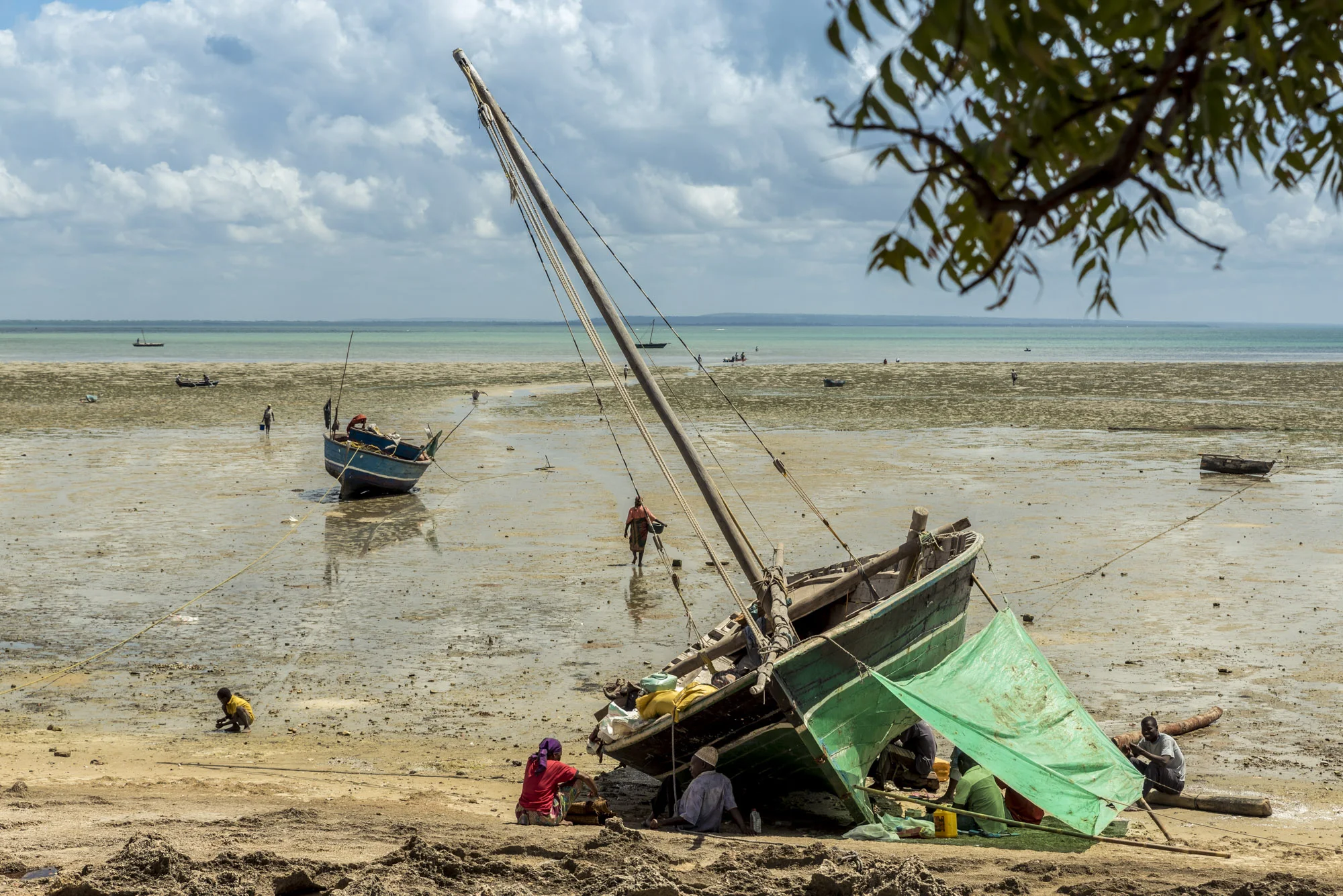 Fishermen in Ibo Island, Quirimbas National Park, Cabo Delgado, Mozambique, 31/08/2016 © Dosfotos