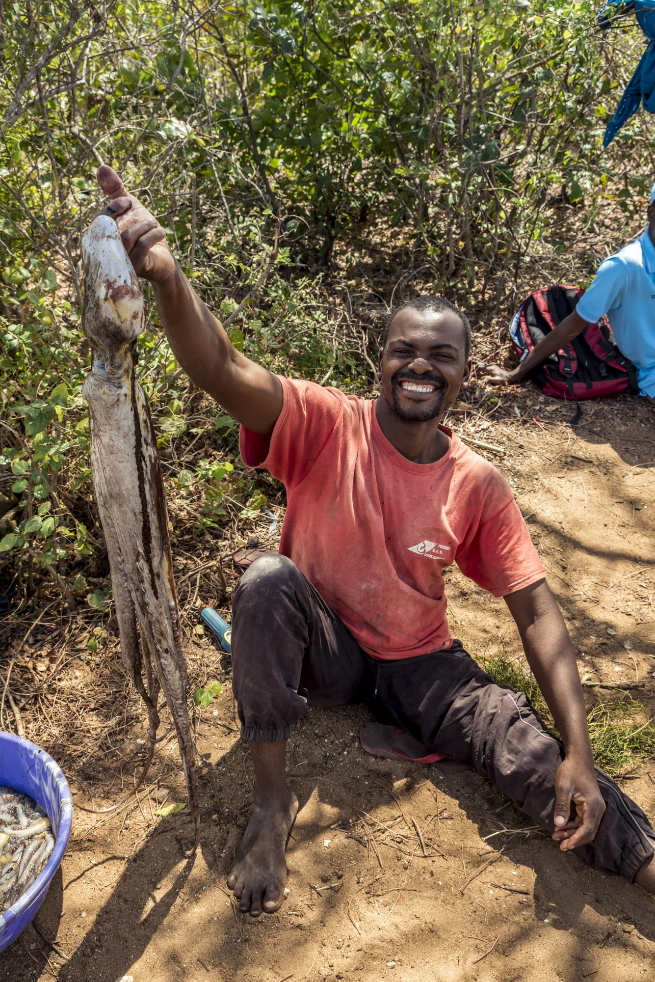 Fisherman showing an octopus in Ibo Island, Quirimbas National Park, Cabo Delgado, Mozambique, 31/08/2016 © Dosfotos