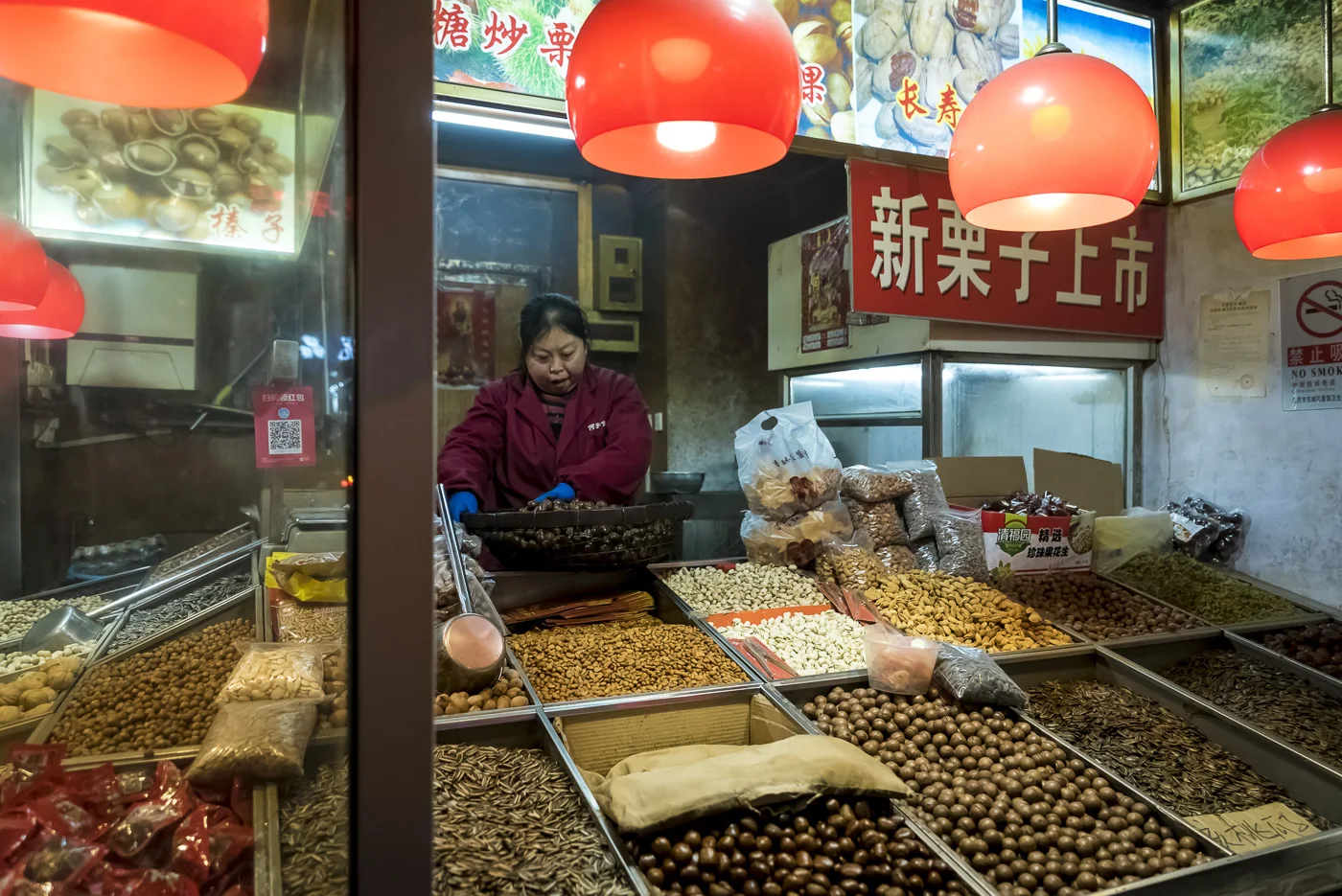 Street vendor in Beijing, China © Dosfotos