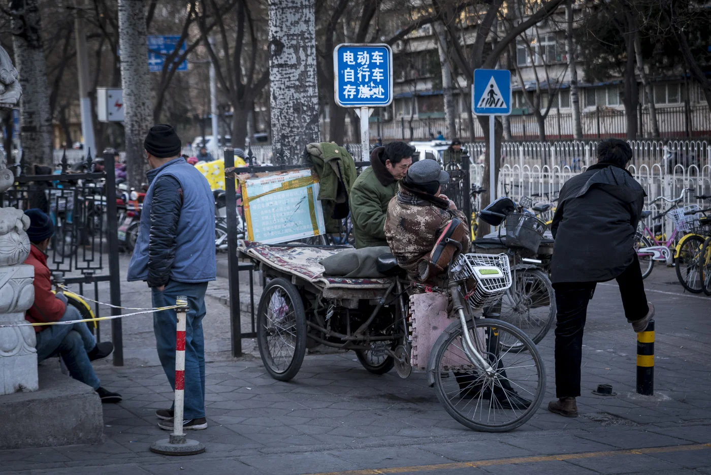 Panjiayuan Antique Market, Beijing, China © Dosfotos
