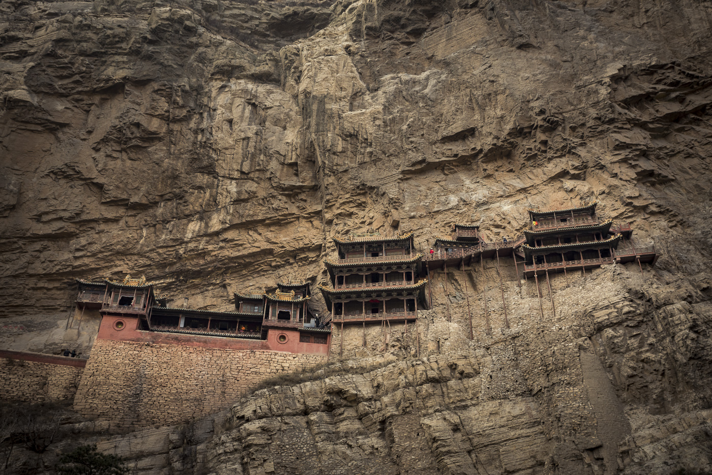 The Hanging Temple, also known as Hanging Monastery or Xuankong Temple, near Datong, China © Dosfotos