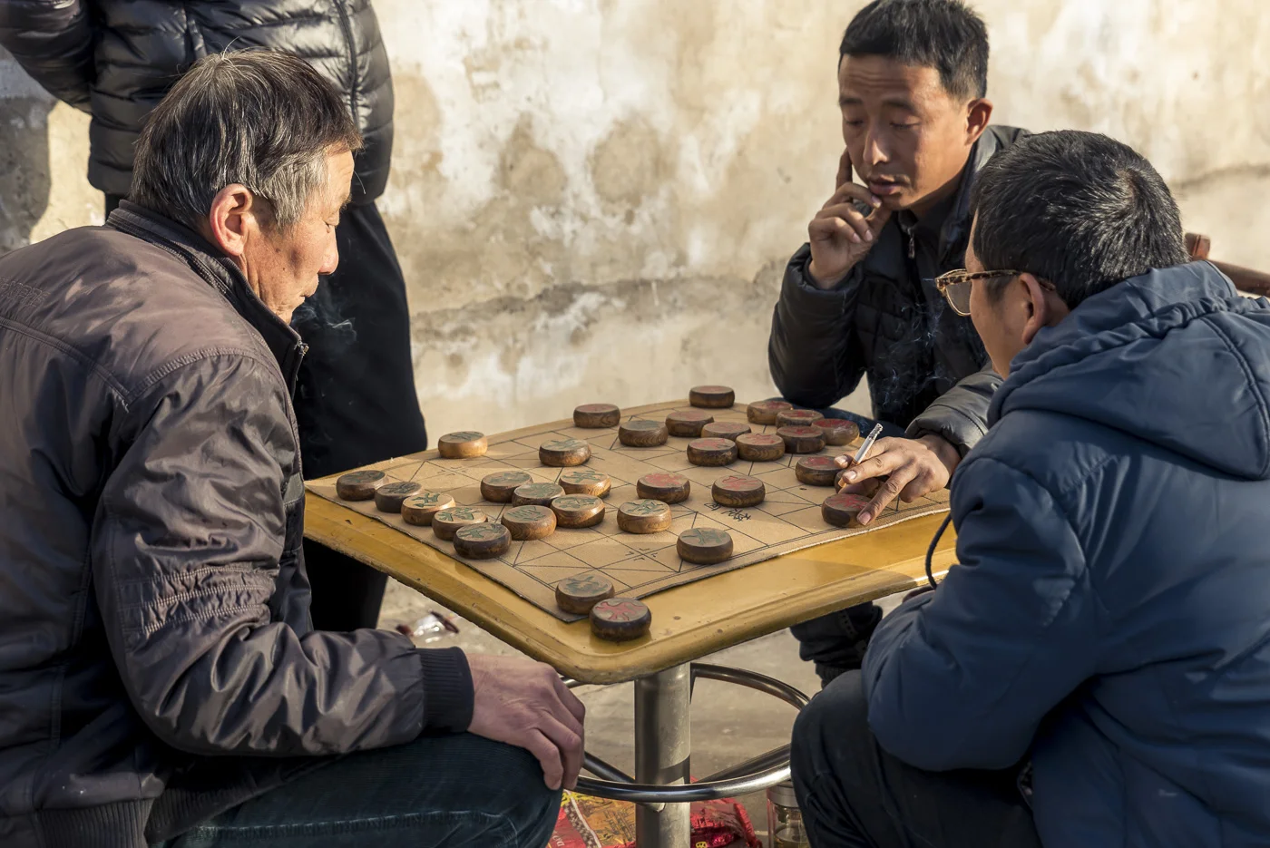Chinese men playing board games in Xian, China © Dosfotos