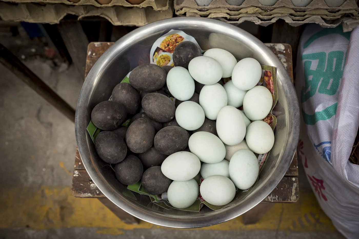 Black and white eggs for sale in Xian, China © Dosfotos