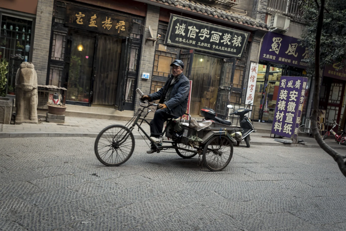 Luoyang Old Town District, Henan Province, China © Dosfotos