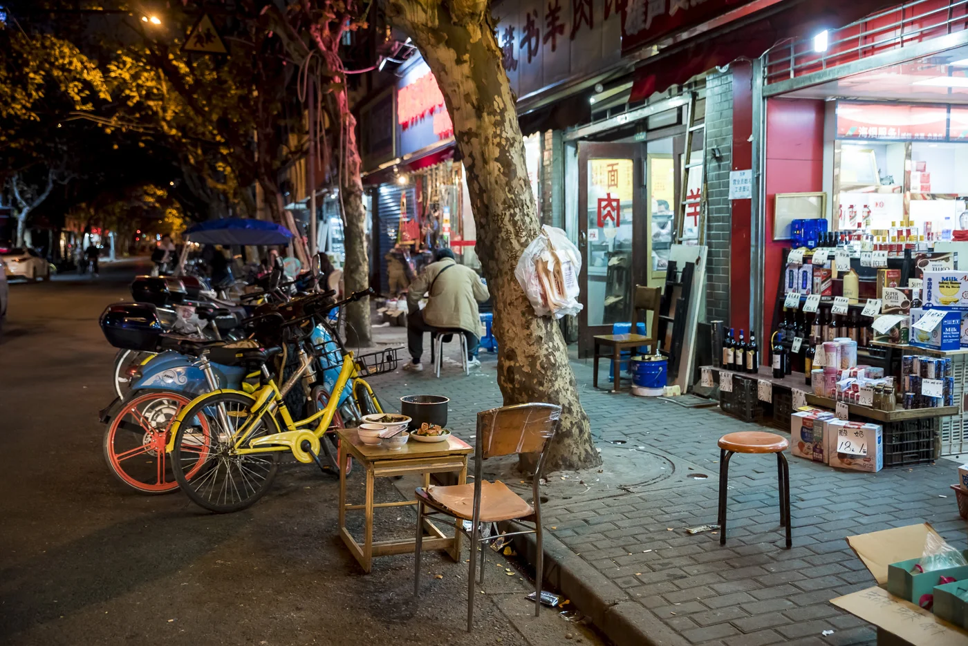 Street life in Dapuqiao area at night, Shanghai, China © Dosfotos
