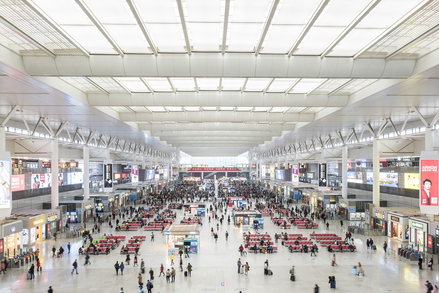 Inside Shanghai Hongqiao railway station, Minhang District, Shanghai, China © Dosfotos