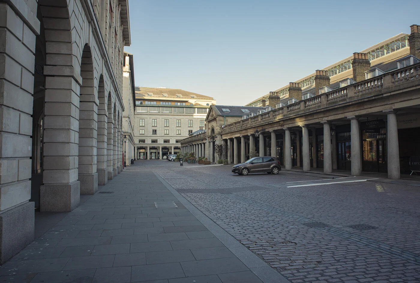 Covent Garden at evening rush hour during the national lockdown, London, UK © Dosfotos