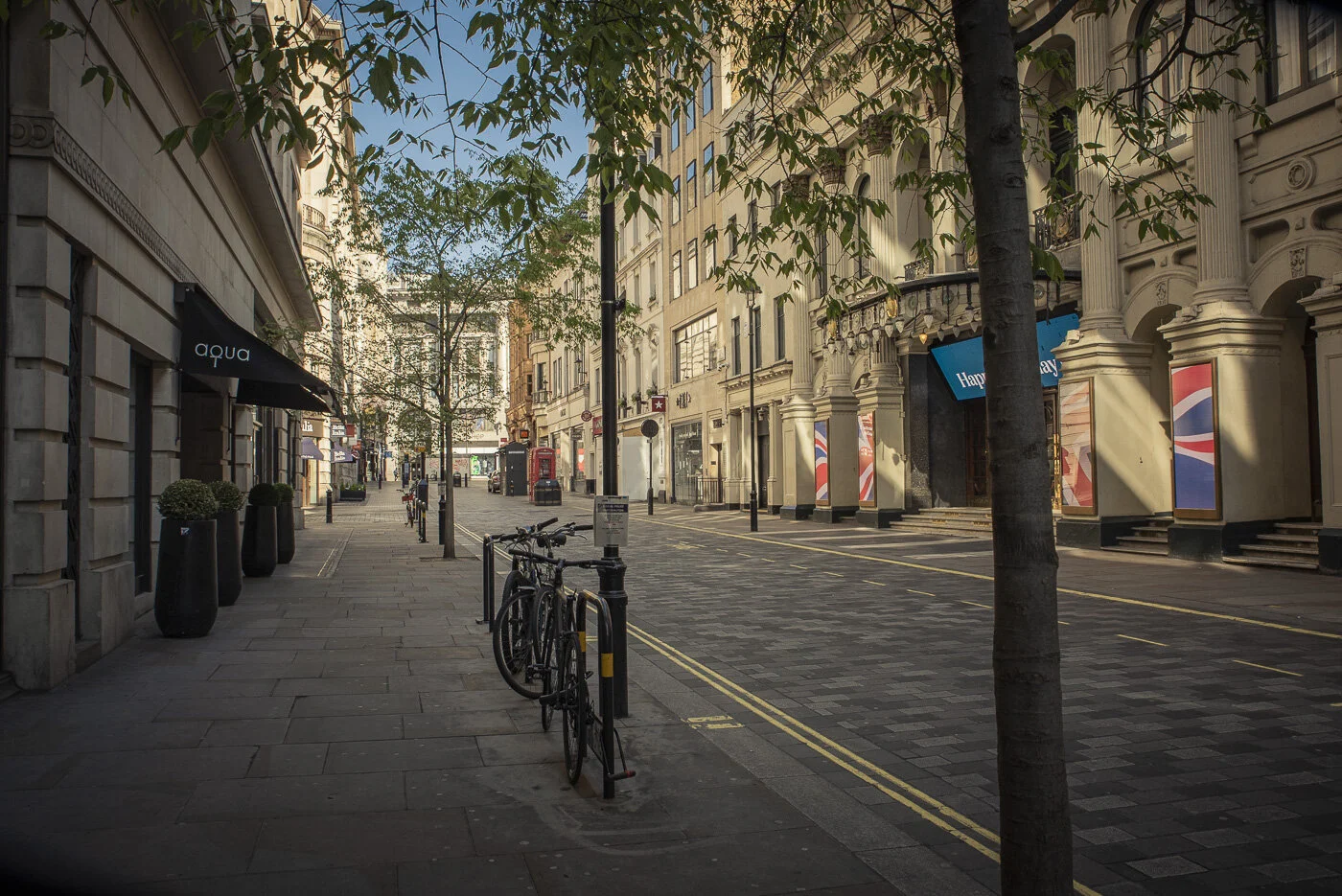 Argyll Street in Central London at morning rush hour during the national lockdown, London, UK © Dosfotos