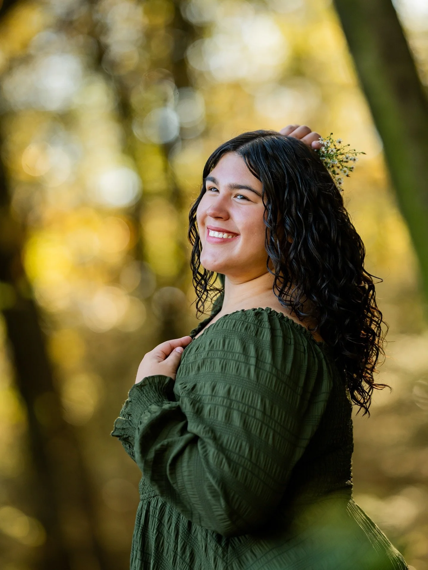 Early light, golden fields, and the dreamiest fall morning with the beautiful Ali! 🍂