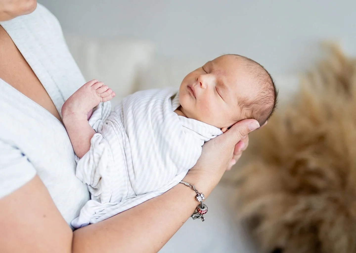 A cozy lifestyle session in the studio for baby Garrett 🩵
