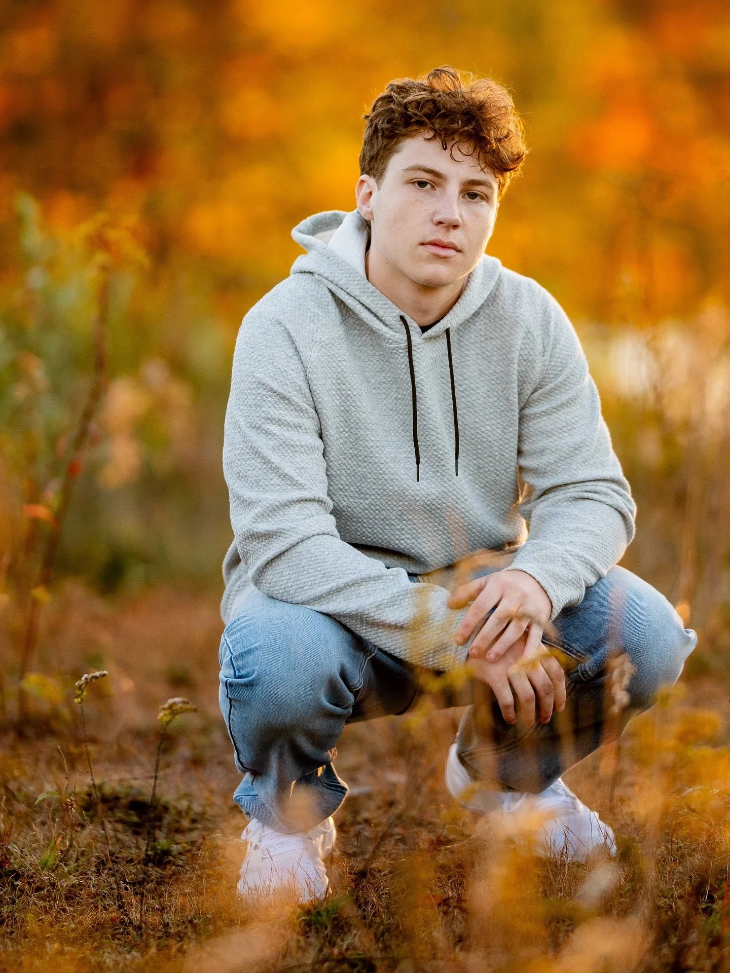 We took Skyler&rsquo;s senior session to the lake &mdash; the perfect spot for a guy who&rsquo;s happiest with a fishing rod in hand. 🙌
