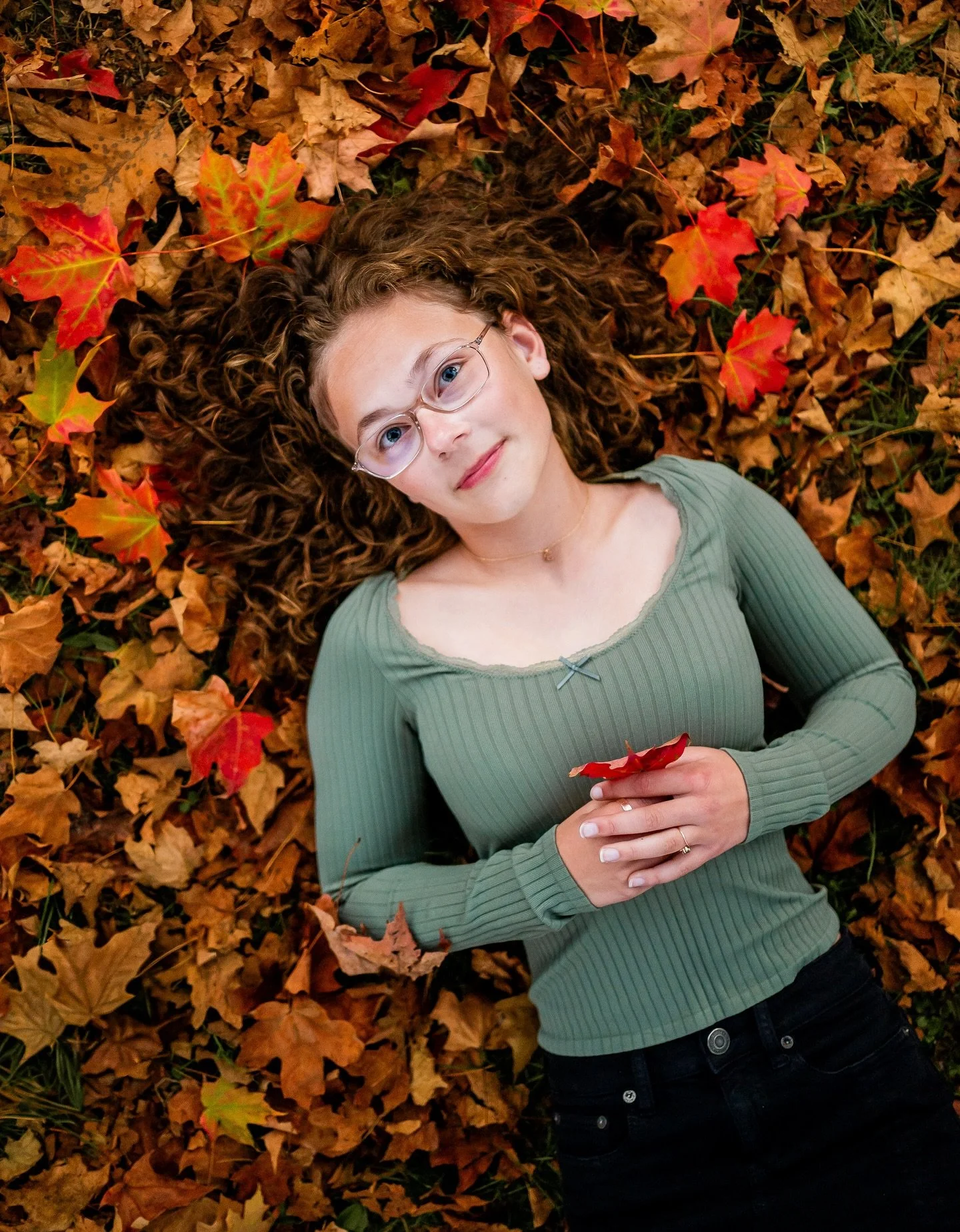 A fall evening full of books, cozy vibes, and the best study aesthetic 🍂📚 Calli wanted her senior session to reflect her love of reading, and it couldn&rsquo;t have turned out more perfectly. Huge thanks to Otto Bookstore and Alabaster Coffee Roast
