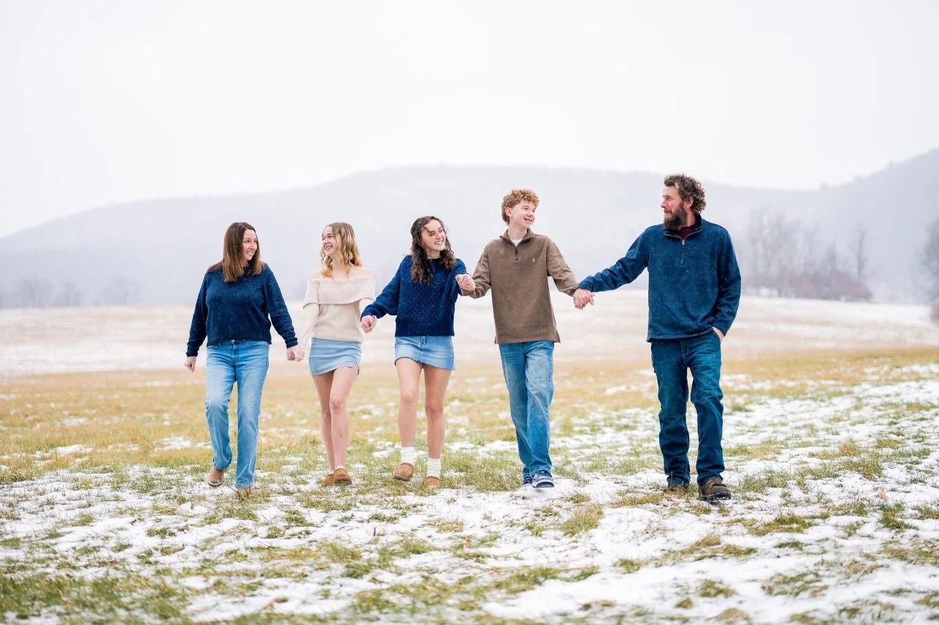 Yesterday&rsquo;s extended family session came with charming snow flurries and curious cows &mdash; what more can you ask for?!