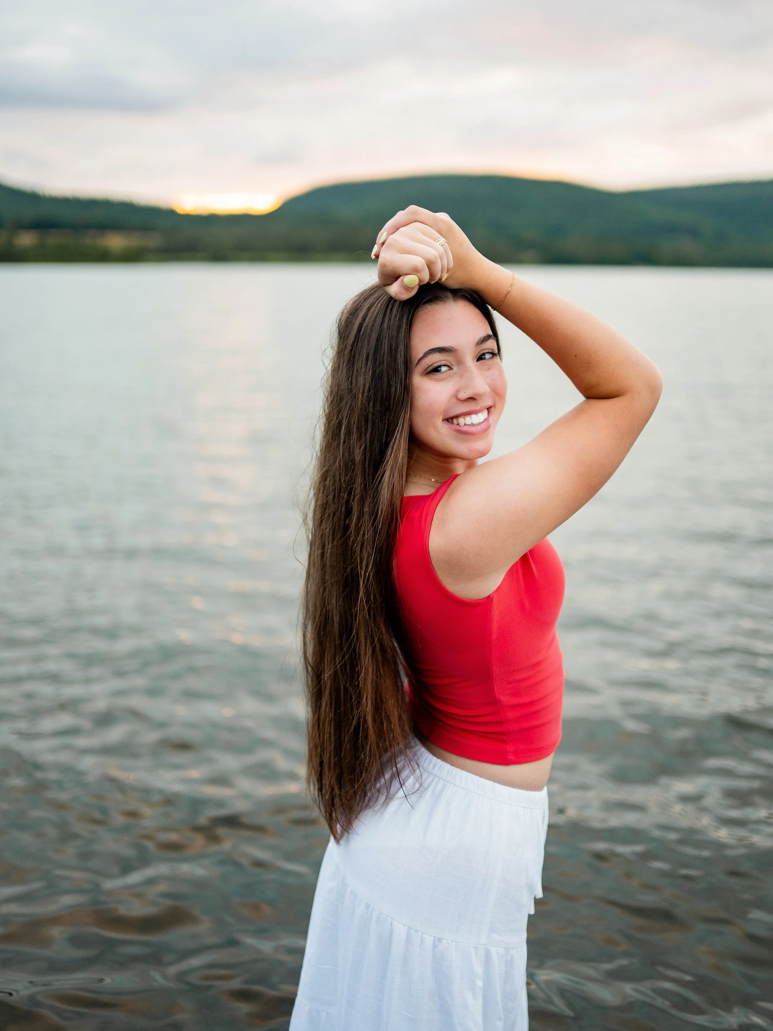 Josephine&rsquo;s senior session had all my favorite things: soft summer light, pretty lake views, wildflowers, and hair that deserved its own photoshoot. 🤍 Have the best senior year, Josephine!